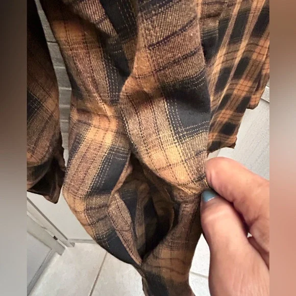 NWT BLOOMING JELLY Black & Caramel Plaid Boyfriend Shirt. Women’s Small Juniors - Picture 7 of 10